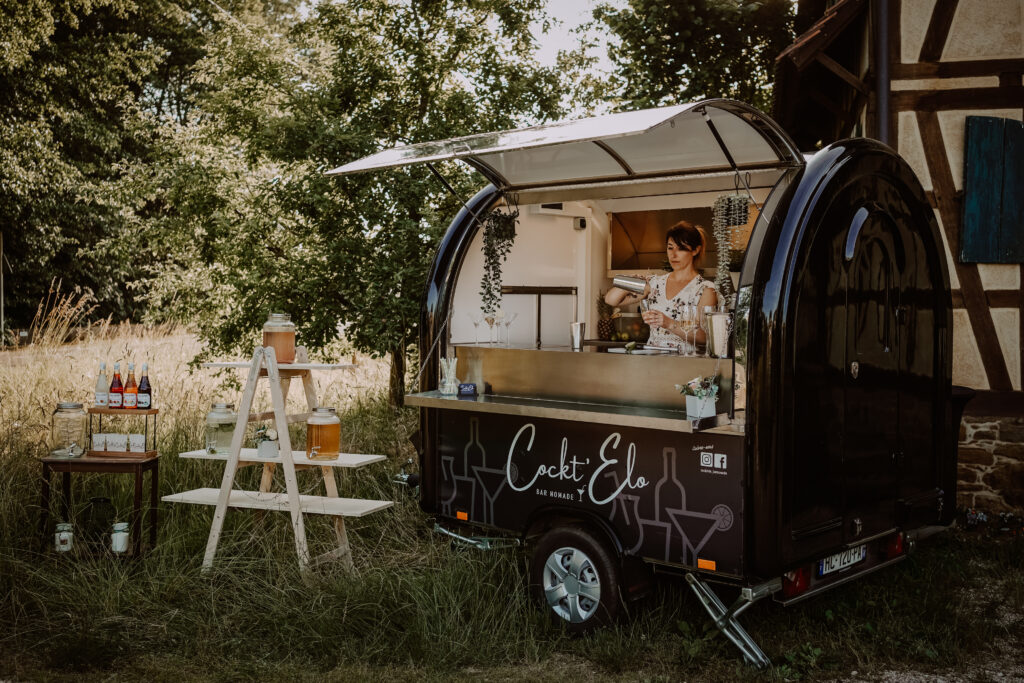 Cockt’Elo, le bar mobile signé Elodie Ochsenbein qui remet l’apéritif au coeur des villages et des événements en tout genre