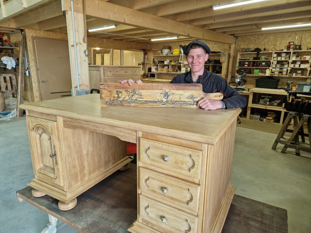 La Bûche Création Dambach-la-Ville : De la forêt à l&rsquo;atelier, la reconversion passionnée de Christophe Allender